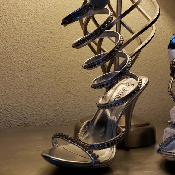 Shows - Picture 3 of 3